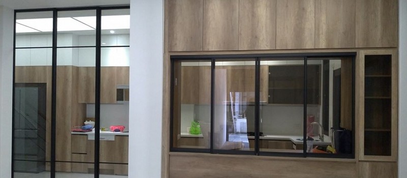 OO鋁框專業團隊合影，展現專業與承諾