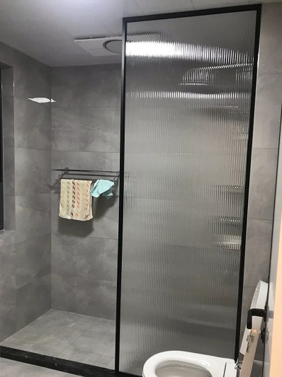 OO鋁框專業團隊施工中