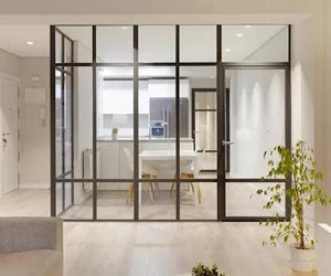 vv玻璃隔間創辦人照片，象徵專業與熱忱